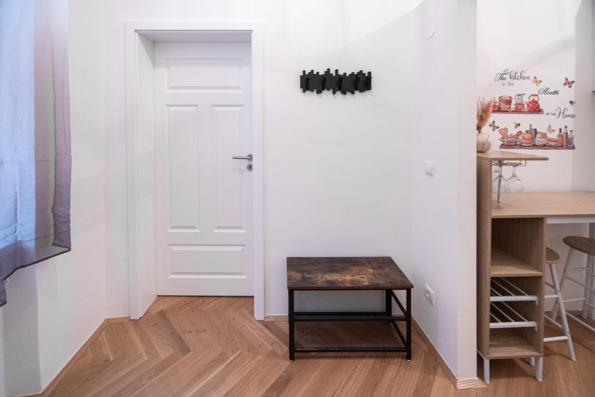 Apartment Deluxe Retreat Near Praeter Park And Centre *