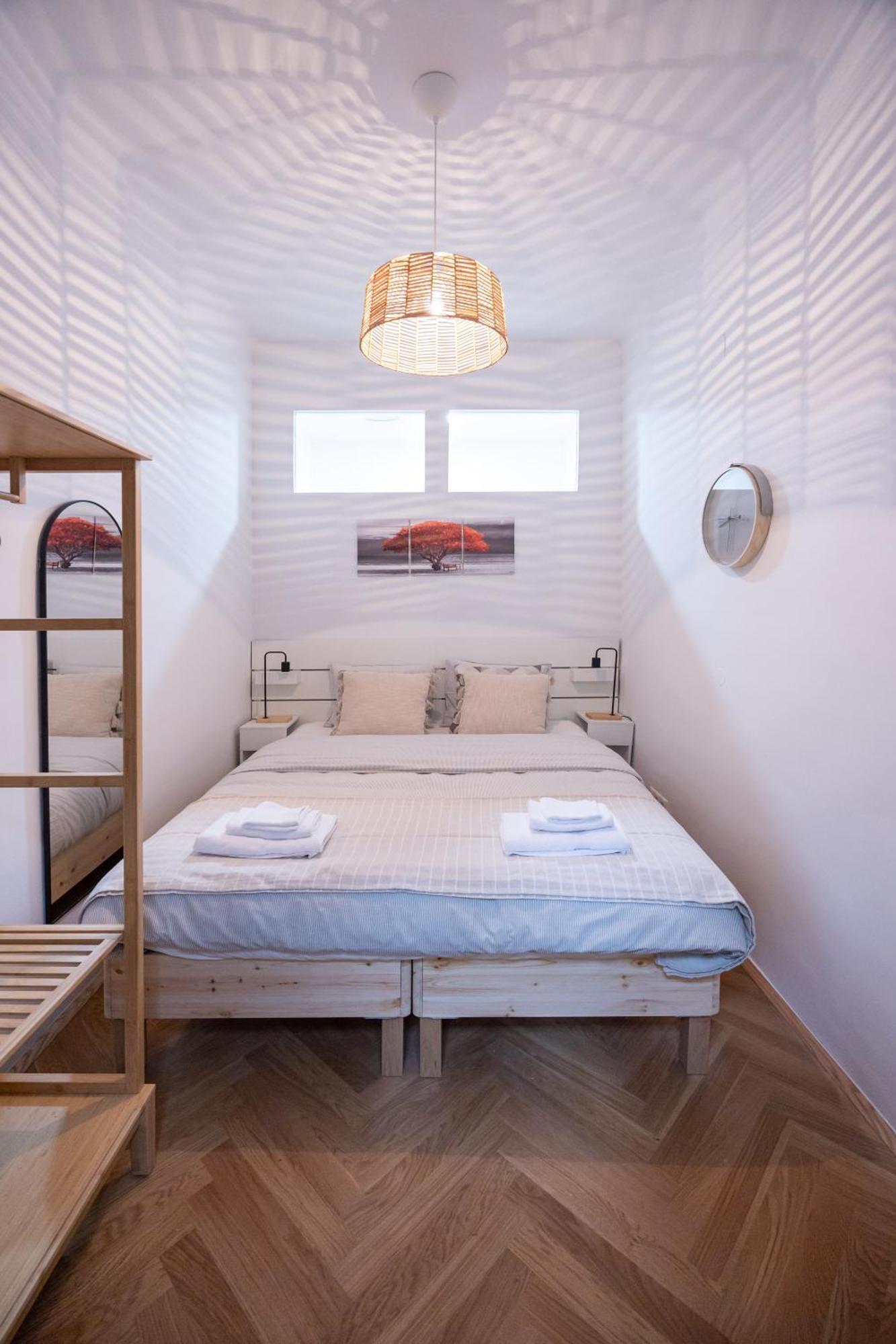 Apartment Deluxe Retreat Near Praeter Park And Centre