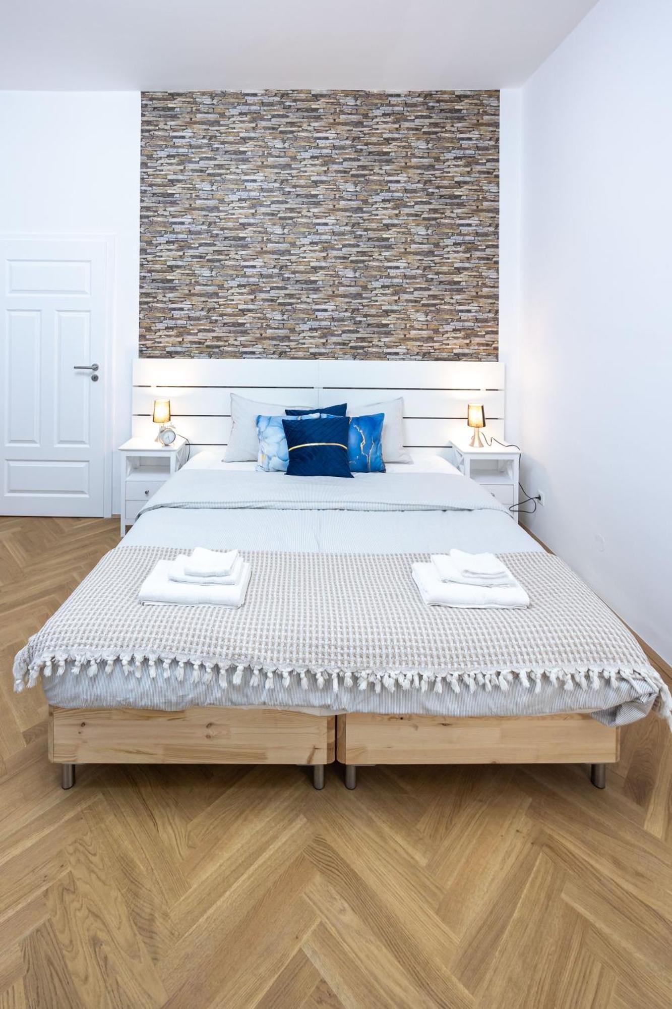 Apartment Deluxe Retreat Near Praeter Park And Centre